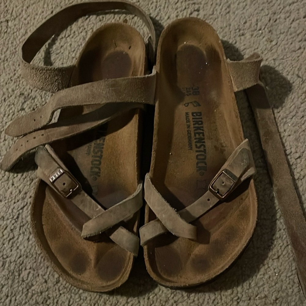 Birkenstocks 9 1/2 just needs a little cleaning